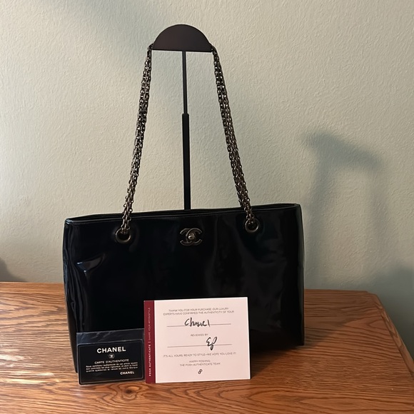 CHANEL Handbags - Chanel patent leather 2way tote